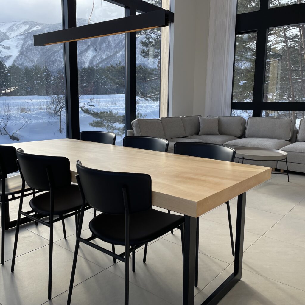 一枚板テーブルの写真