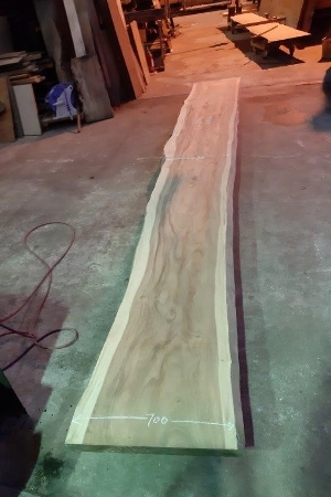 一枚板 モンキーポッドDIY粗木材　カウンター、テーブル用天板　セール￥200,000（税別） 5500 ×680~630~700 mm