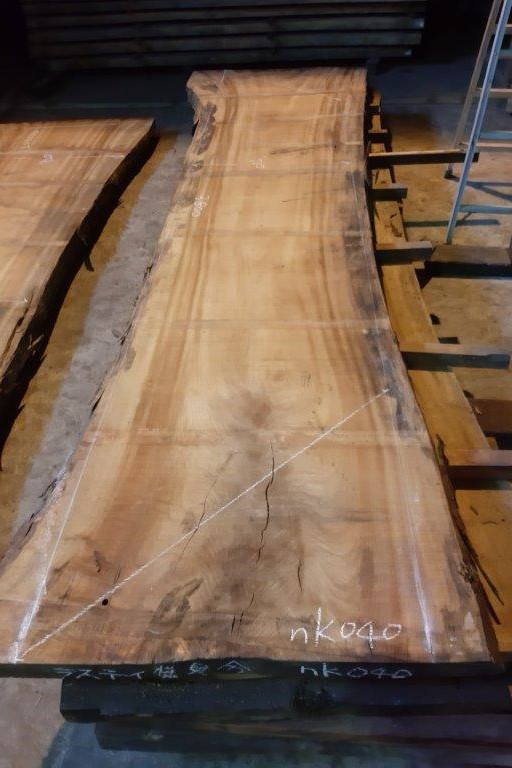 一枚板 楠粗木材　カウンター、テーブル用天板　セール￥400,000（税別） 3800 ×730~750~920 mm