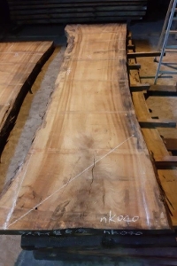 一枚板 楠DIY粗木材　カウンター、テーブル用天板　セール￥400,000（税別） 3550 ×730~750~920 mm
