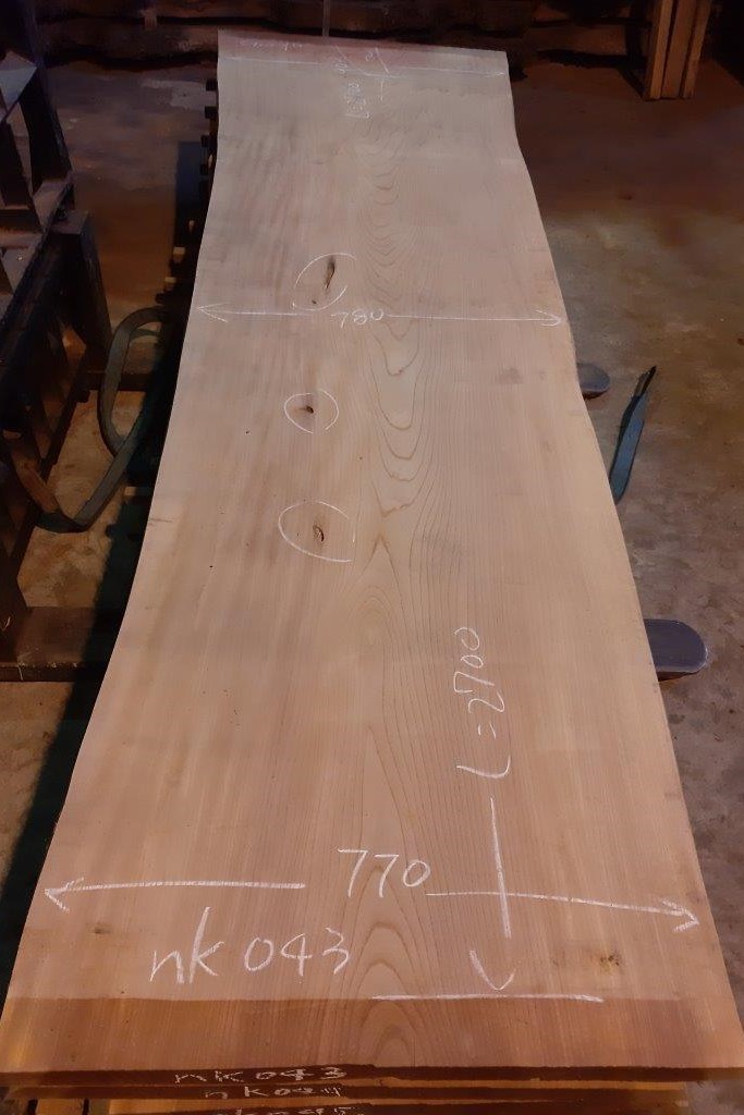 一枚板 欅（けやき・ケヤキ）粗木材　カウンター、テーブル用天板　セール￥400,000（税別） 2700 ×770~780 ~900mm
