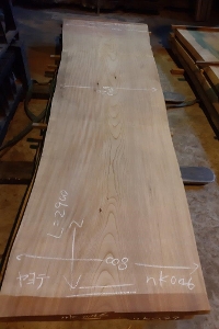 一枚板 欅（けやき・ケヤキ）粗木材　カウンター、テーブル用天板　セール￥500,000（税別） 2900 ×800~820 ~940mm