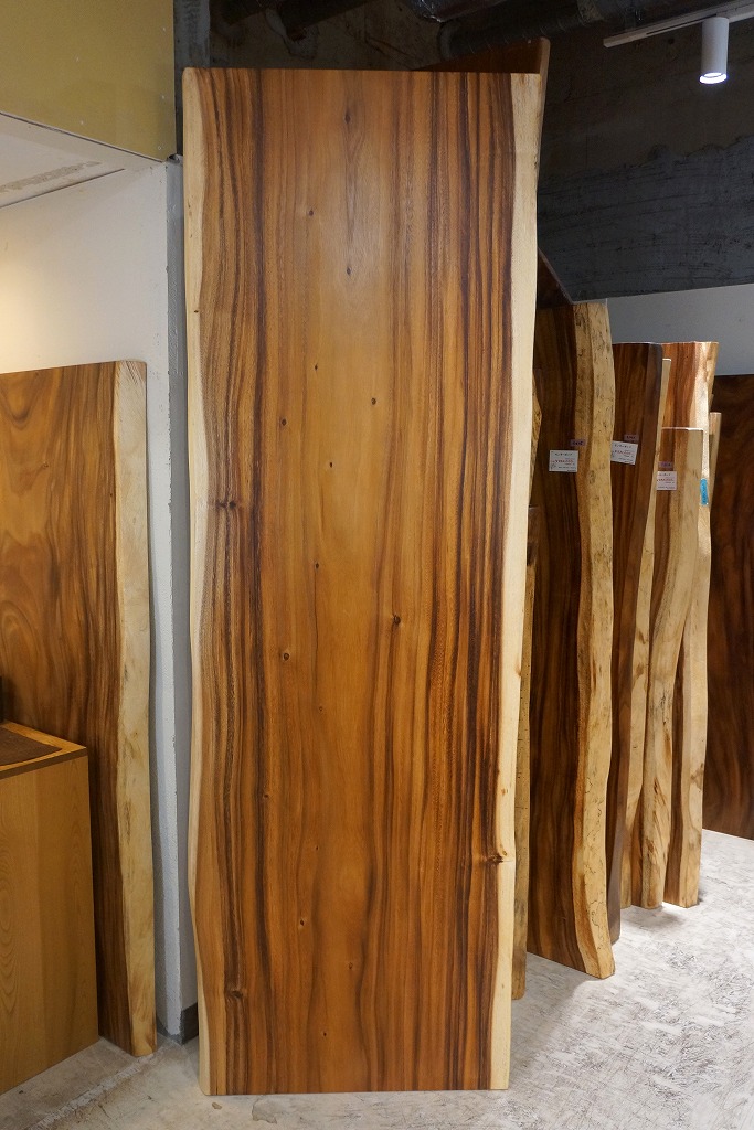 天然木 東京 新宿 東五軒町店展示 欅（けやき・ケヤキ）材 一枚板
