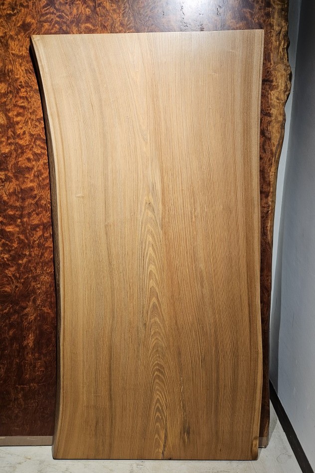 天然木 東京 新宿 東五軒町展示 モンキーポット材 一枚板 テーブル用天