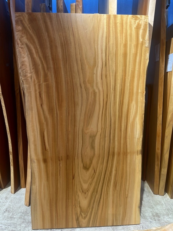 天然　楠木　木材　天板　無垢材　一枚板　テレビ台　ベンチ　カウンターテーブル 楠（くすのき） | 銘木無垢材一枚板の来宝綜合銘木工業株式会社