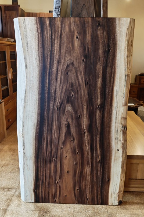 天然木 神奈川 海老名店展示 モンキーポッド材 一枚板 テーブル用天板