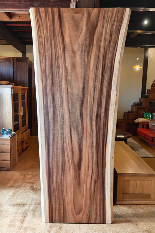天然木 神奈川 海老名店展示 モンキーポッド材 一枚板 テーブル用天板