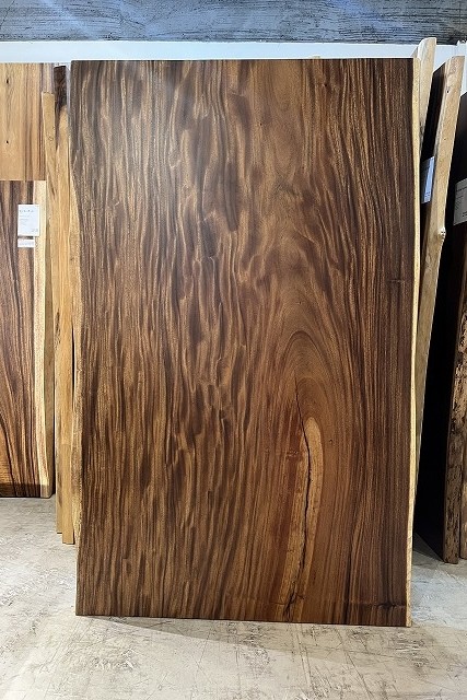 天然木 東京 新宿 東五軒町店展示 欅（けやき・ケヤキ）材 一枚板