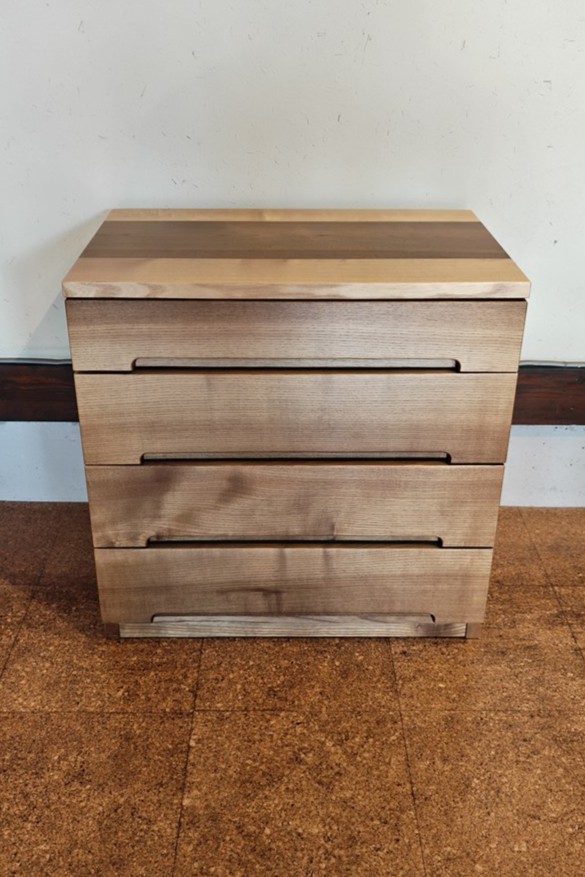 天然木 東京 新宿 東五軒町展示 キハダ材チェスト セール｜一枚板