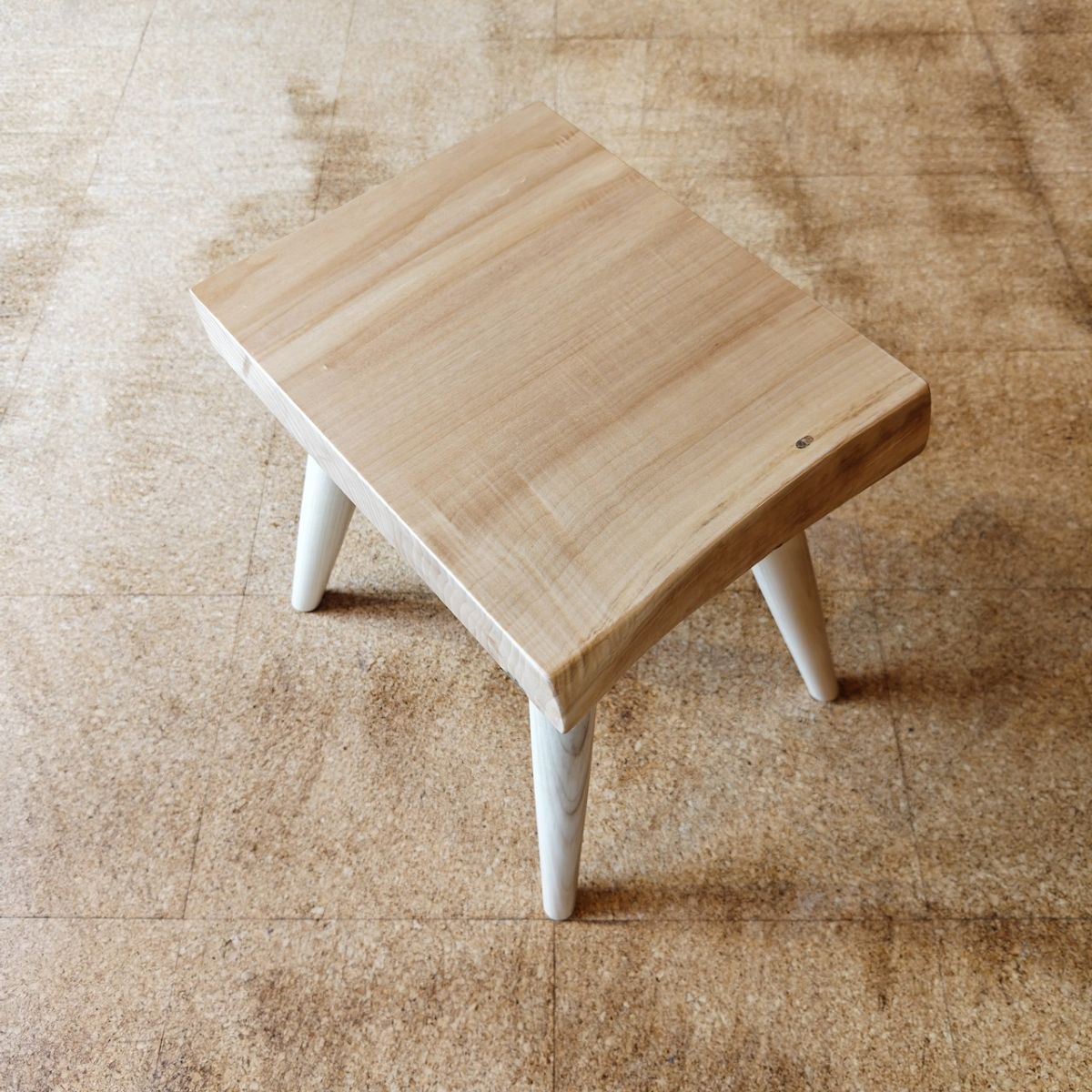 天然木 東京 新宿 東五軒町店展示 欅（けやき・ケヤキ）材 一枚板