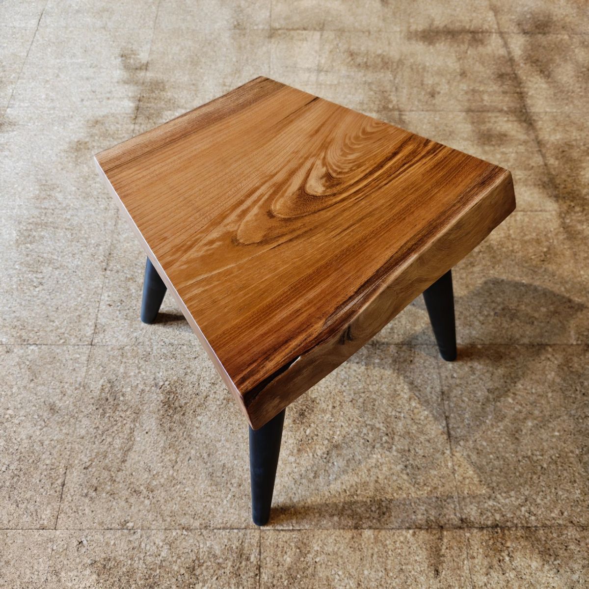 天然木 東京 新宿 東五軒町店展示 欅（けやき・ケヤキ）材 一枚板