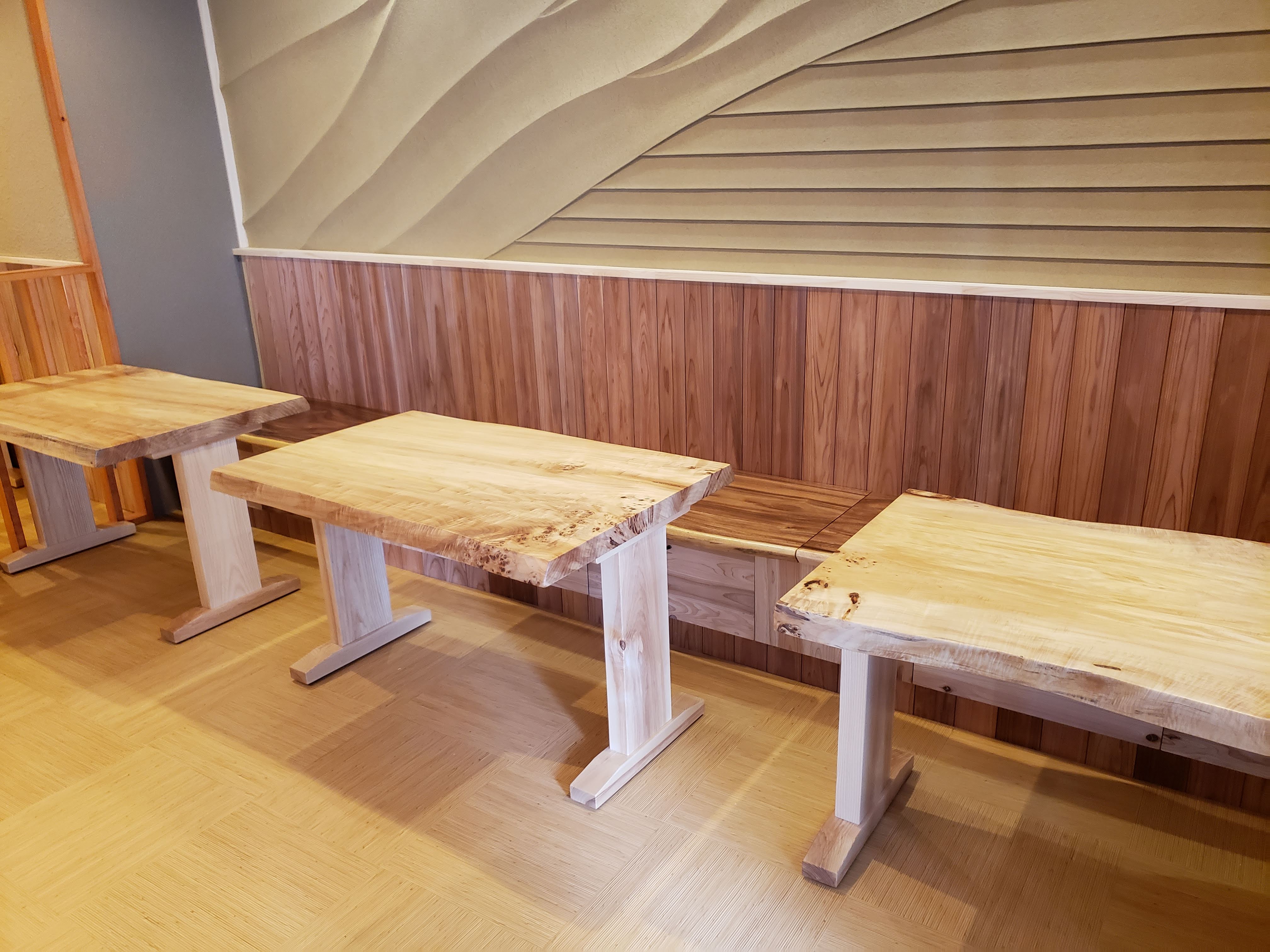 うどん屋さんテーブル納品 | 新着情報 | 一枚板・一枚板テーブル 