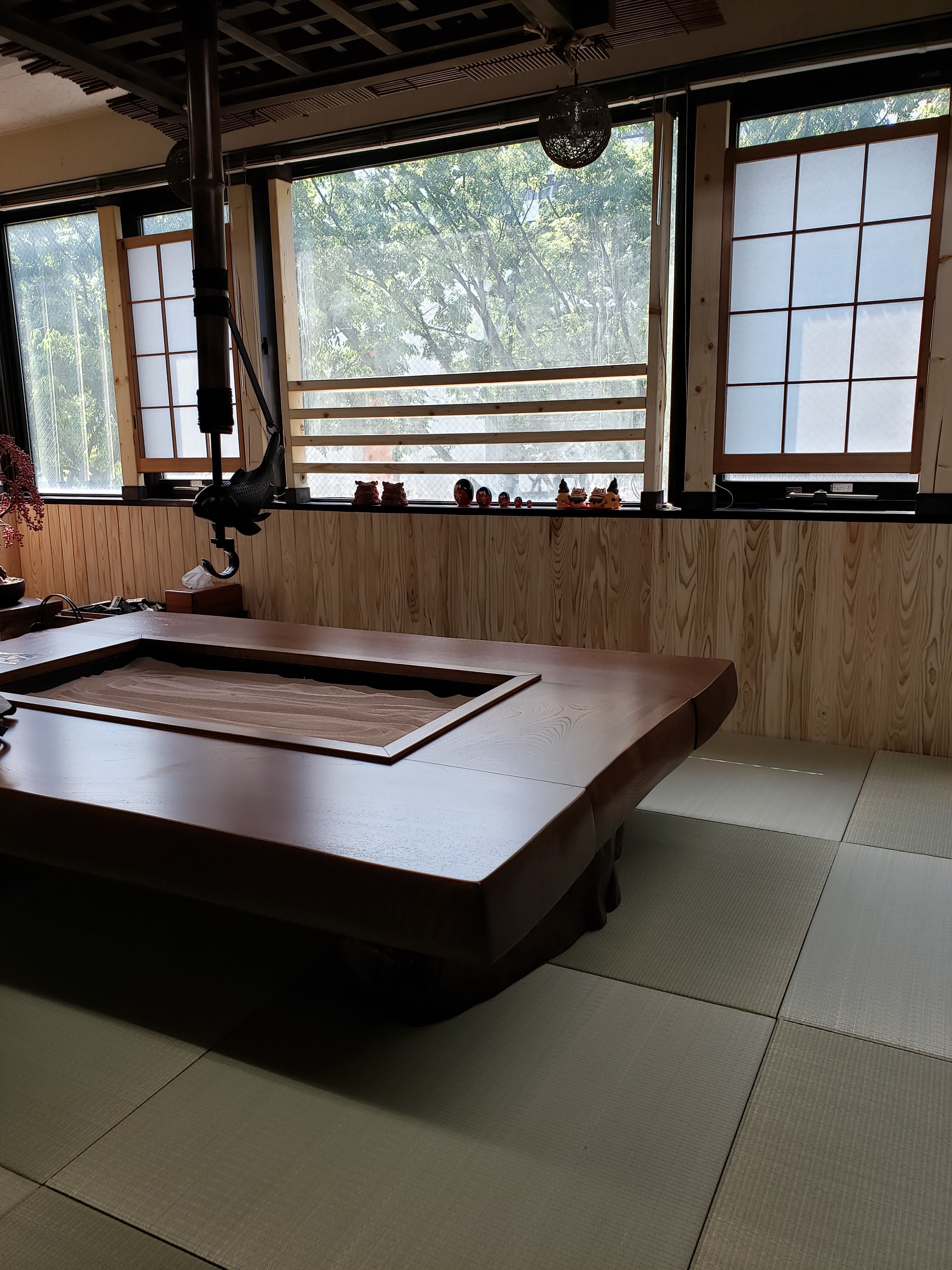 けやき材囲炉裏テーブル納品 | 新着情報 | 一枚板・一枚板