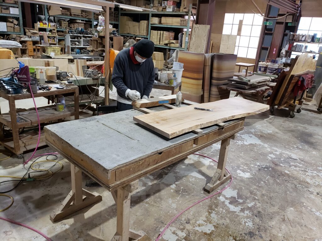 一枚板　テーブル製作風景