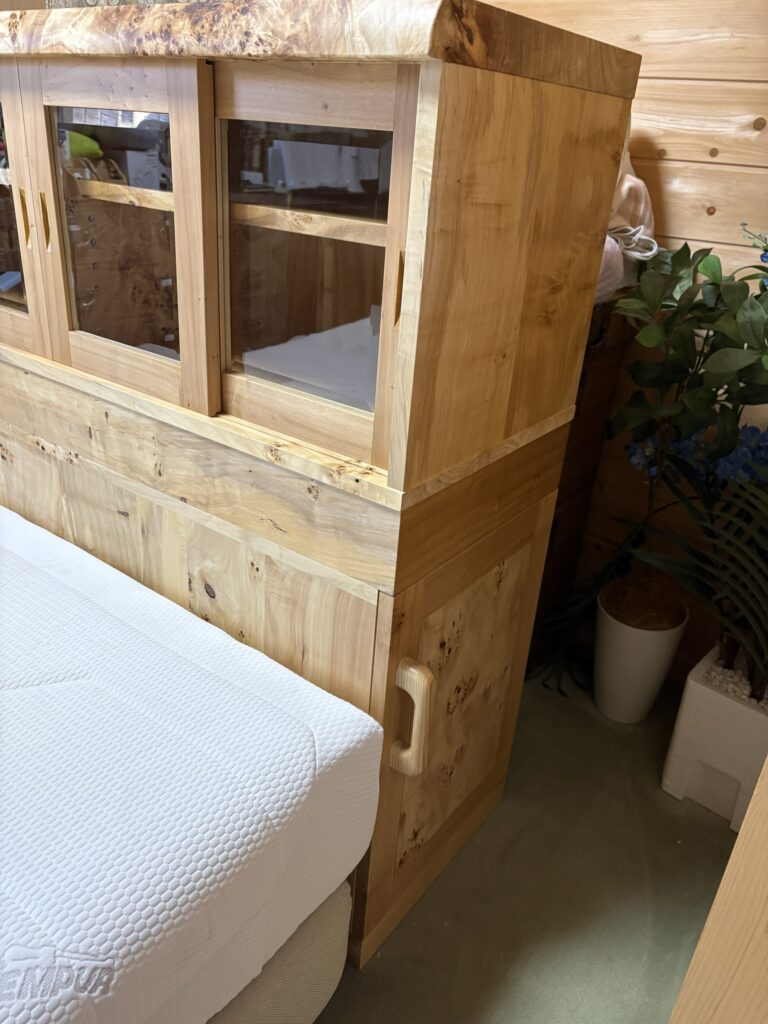一枚板　ポプラ材　ベットサイドチェスト　ヘッドボード