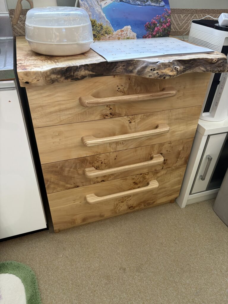 一枚板　ポプラ材　チェスト