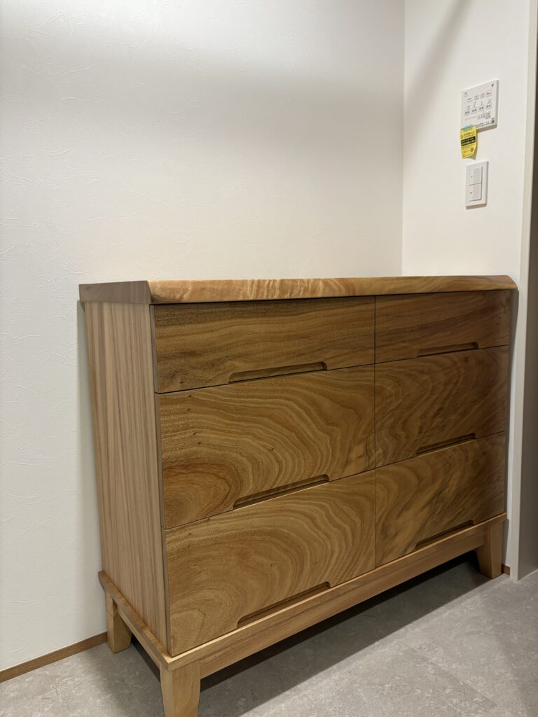 楠　一枚板　チェスト